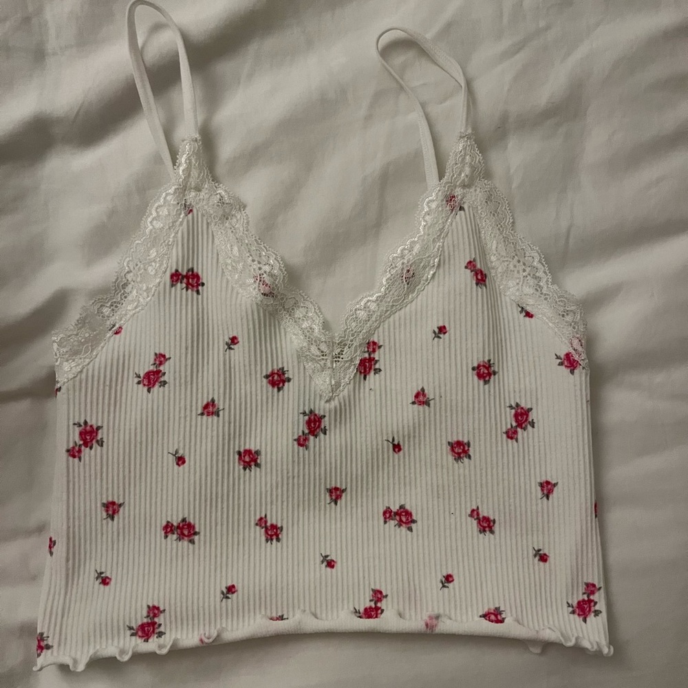 crop top, the size is small, i bought it in forever21 :)